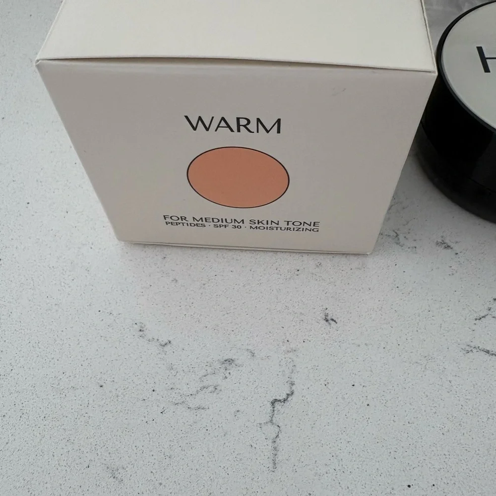 Hush Glow Foundation Cushion - WARM - Picture 2 of 6